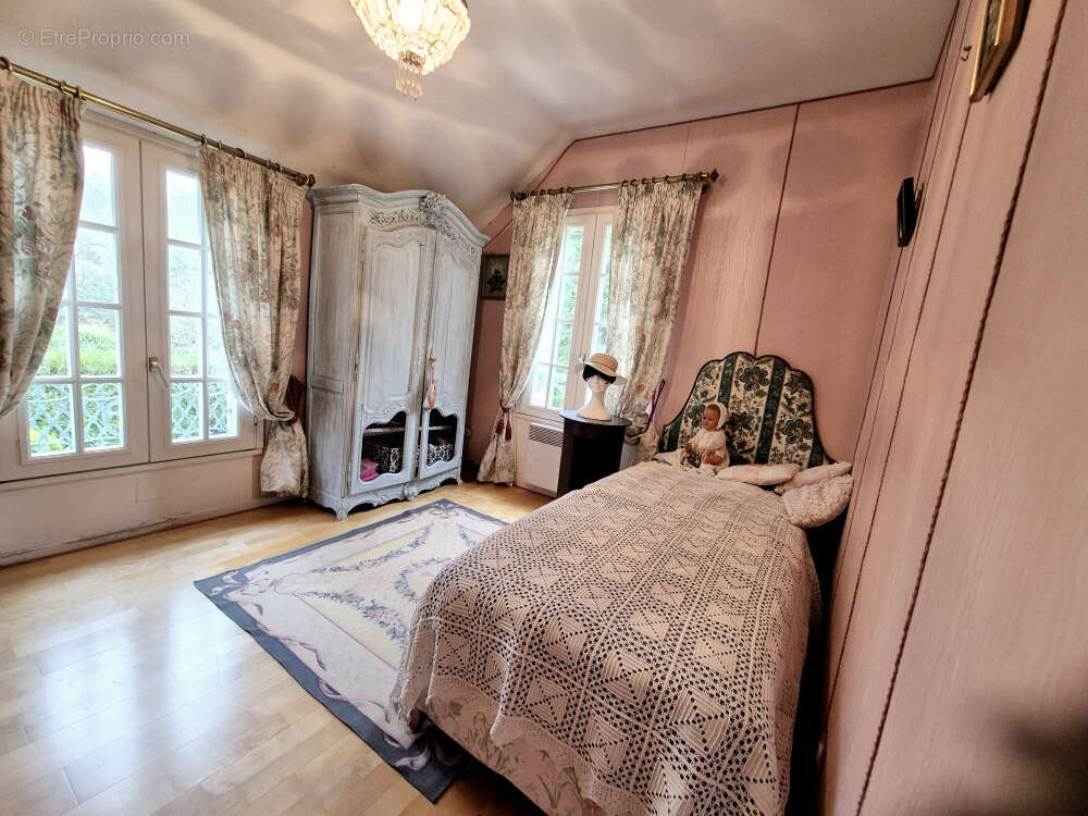 Maison à LES MESNULS