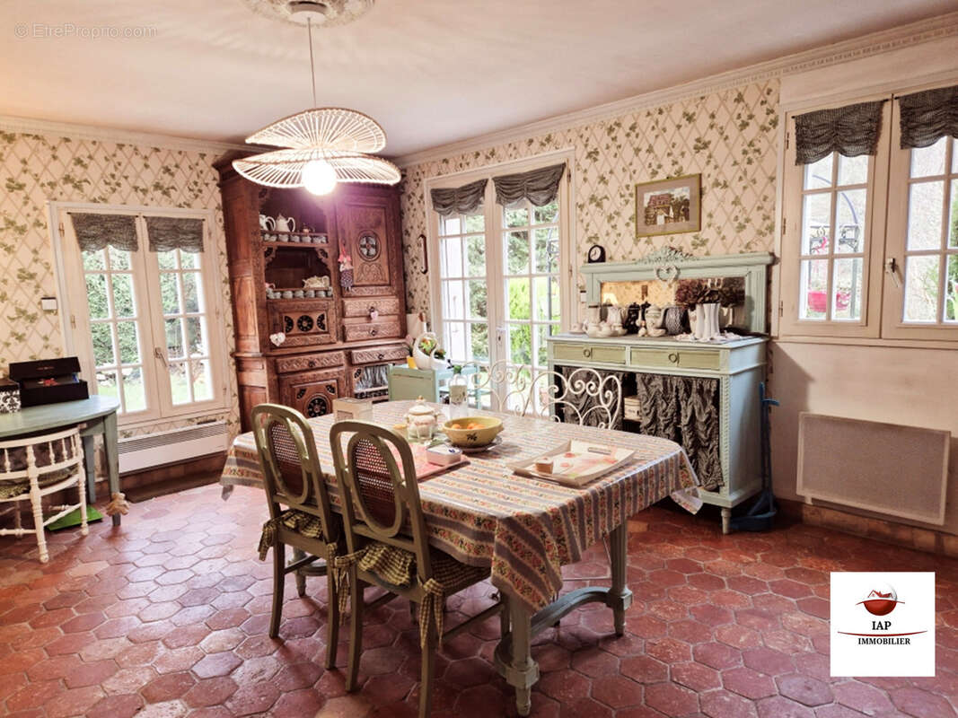 Maison à LES MESNULS