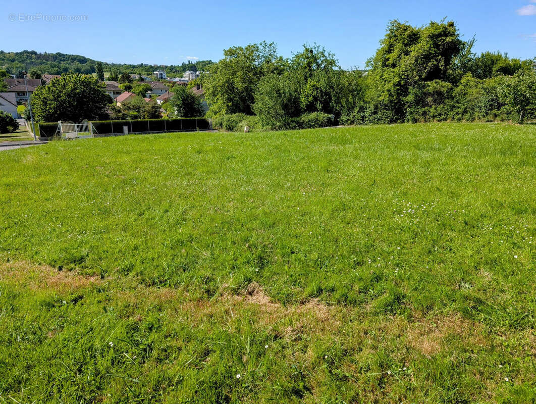 Terrain à AVANNE-AVENEY