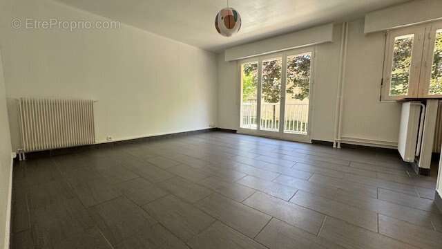 Appartement à SAINT-MAUR-DES-FOSSES