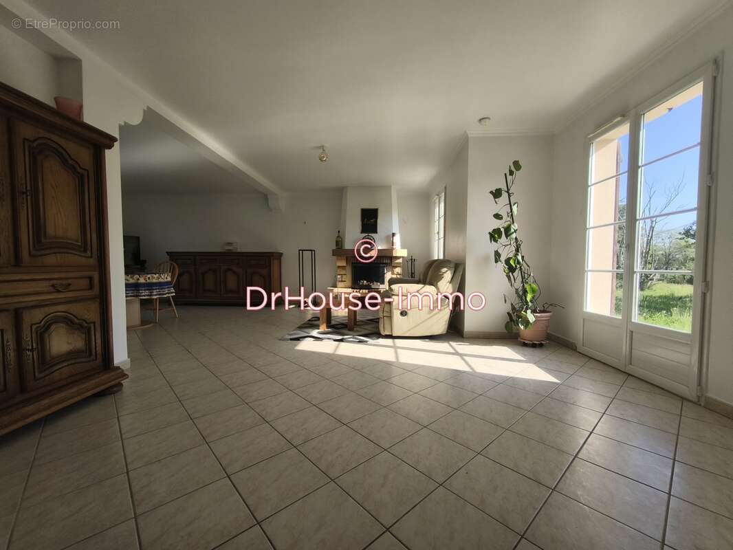 Maison à SAINT-JEAN-DE-LA-MOTTE