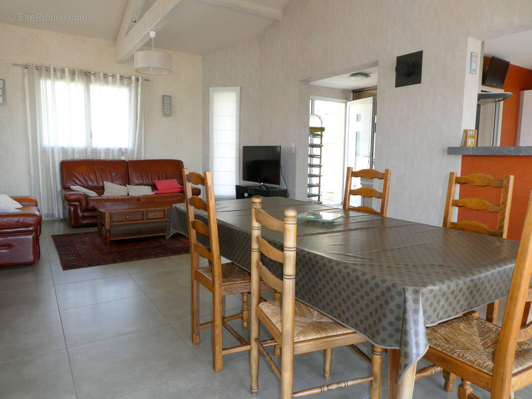 Maison à SAINT-LAURENT-DE-CHAMOUSSET