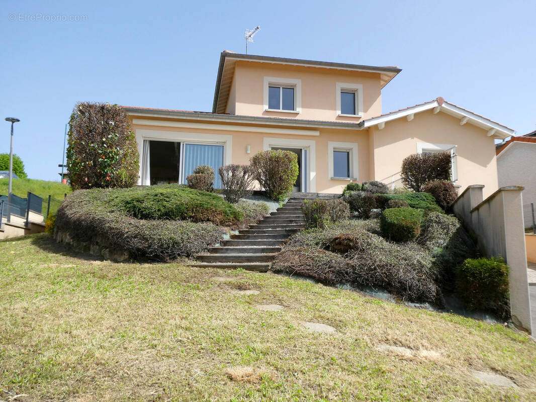 Maison à SAINT-LAURENT-DE-CHAMOUSSET