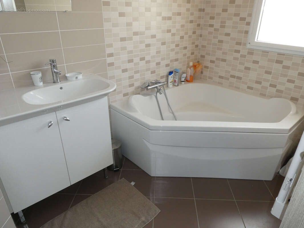 Maison à SAINT-LAURENT-DE-CHAMOUSSET