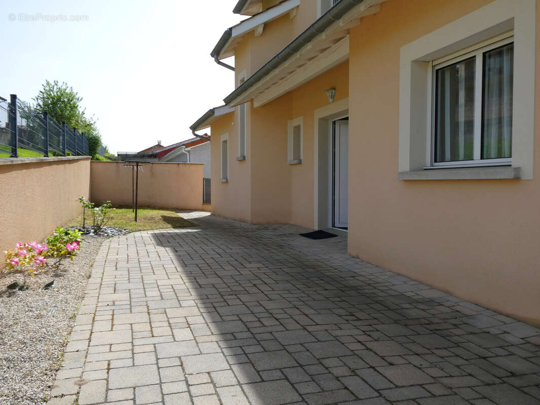 Maison à SAINT-LAURENT-DE-CHAMOUSSET