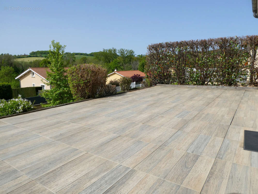 Maison à SAINT-LAURENT-DE-CHAMOUSSET