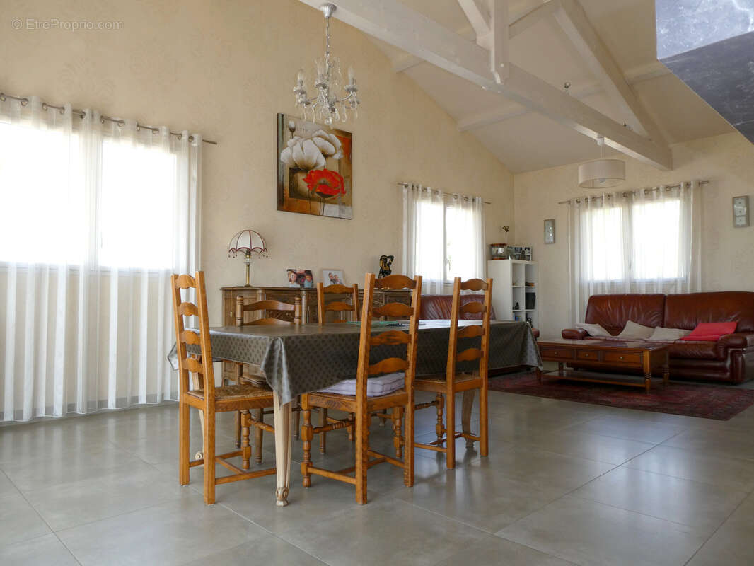 Maison à SAINT-LAURENT-DE-CHAMOUSSET