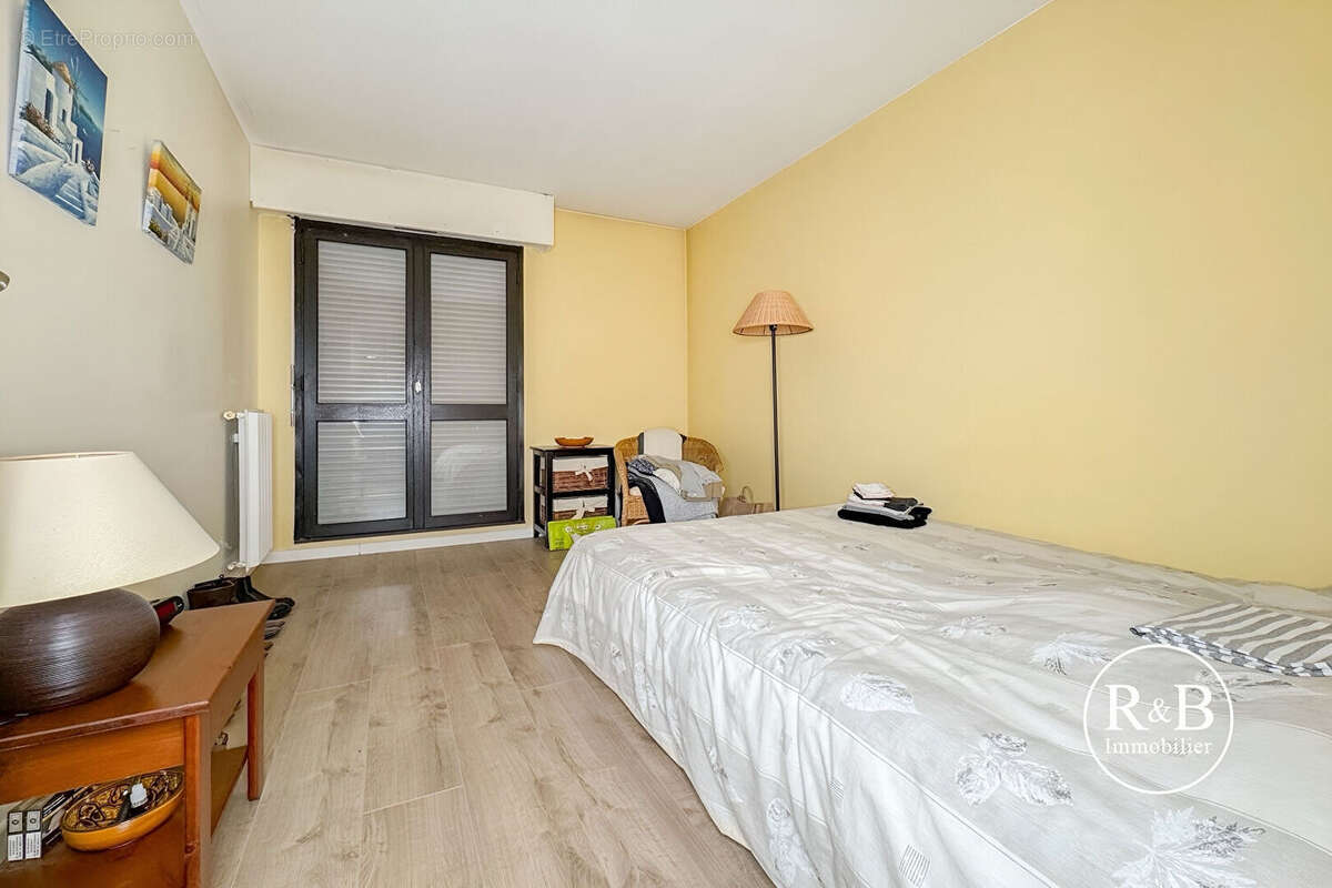 Appartement à LES CLAYES-SOUS-BOIS
