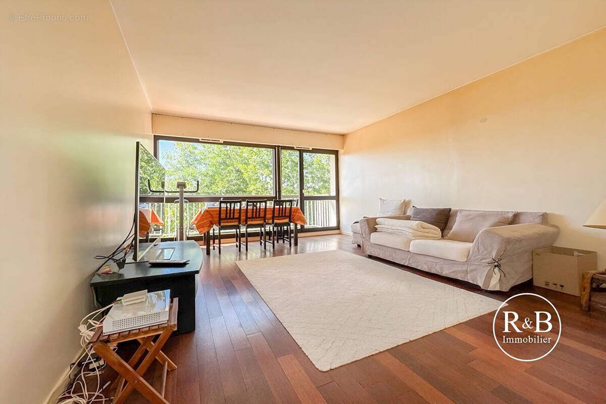 Appartement à LES CLAYES-SOUS-BOIS