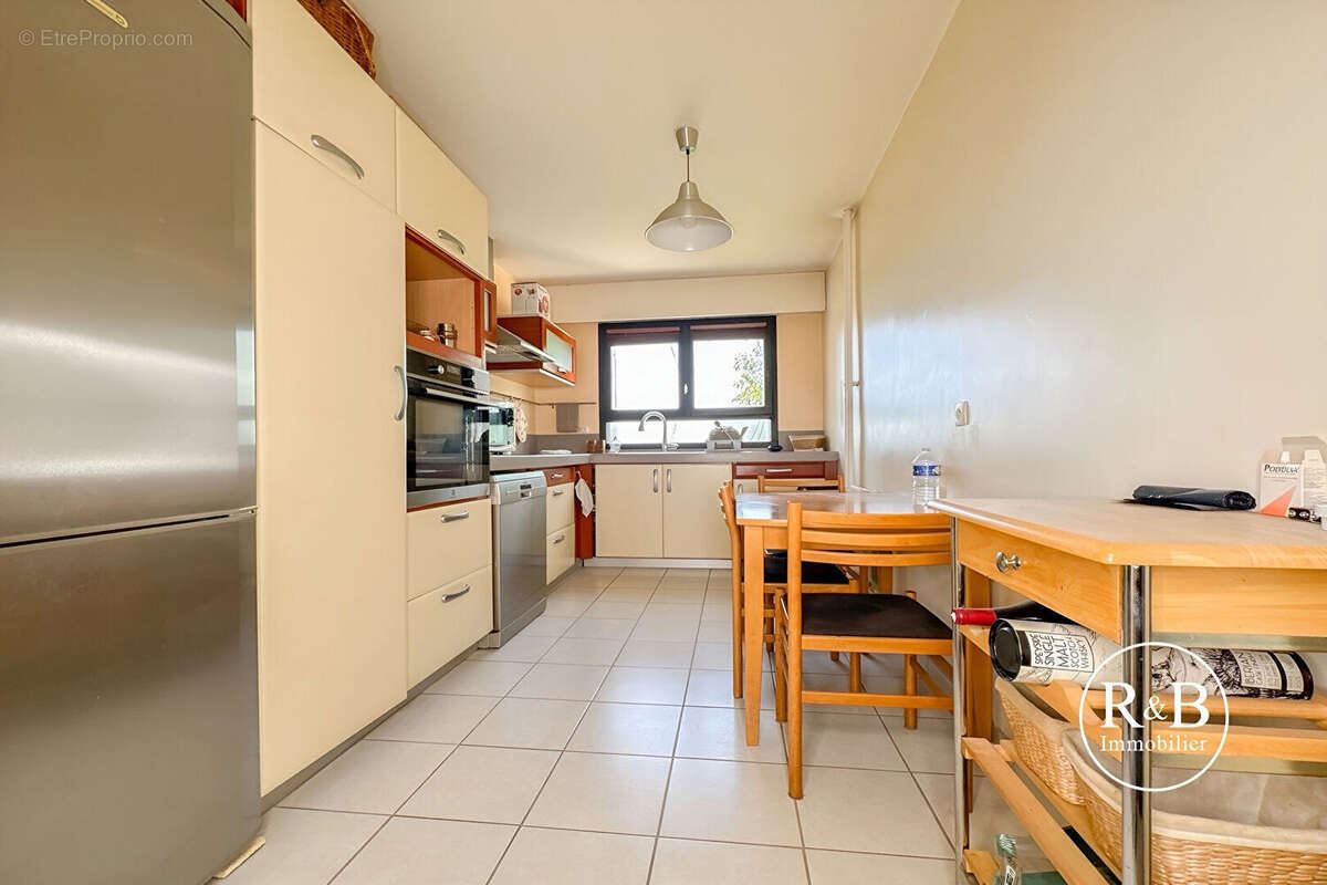 Appartement à LES CLAYES-SOUS-BOIS