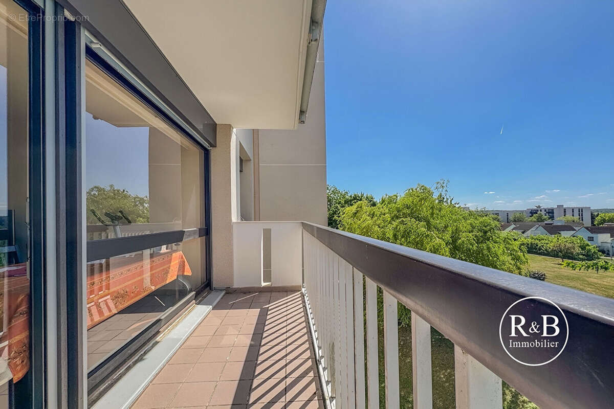 Appartement à LES CLAYES-SOUS-BOIS