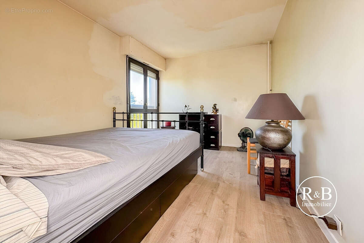 Appartement à LES CLAYES-SOUS-BOIS