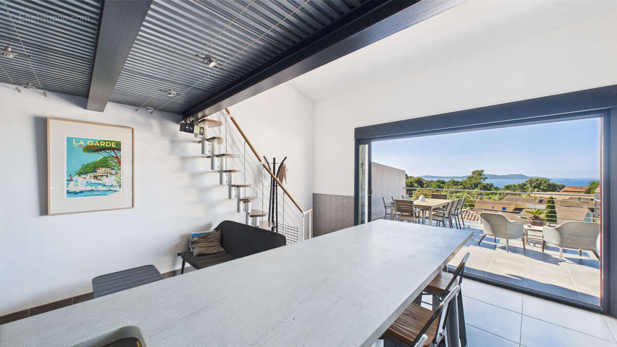 Maison à CARQUEIRANNE