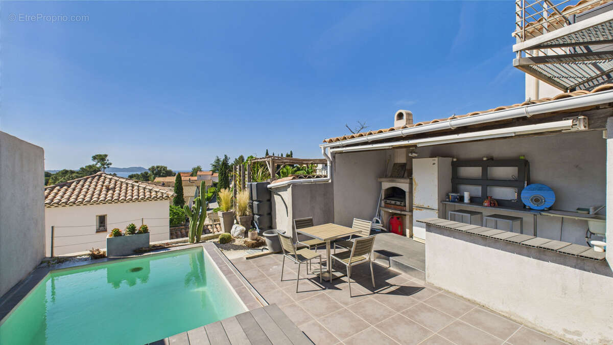 Maison à CARQUEIRANNE