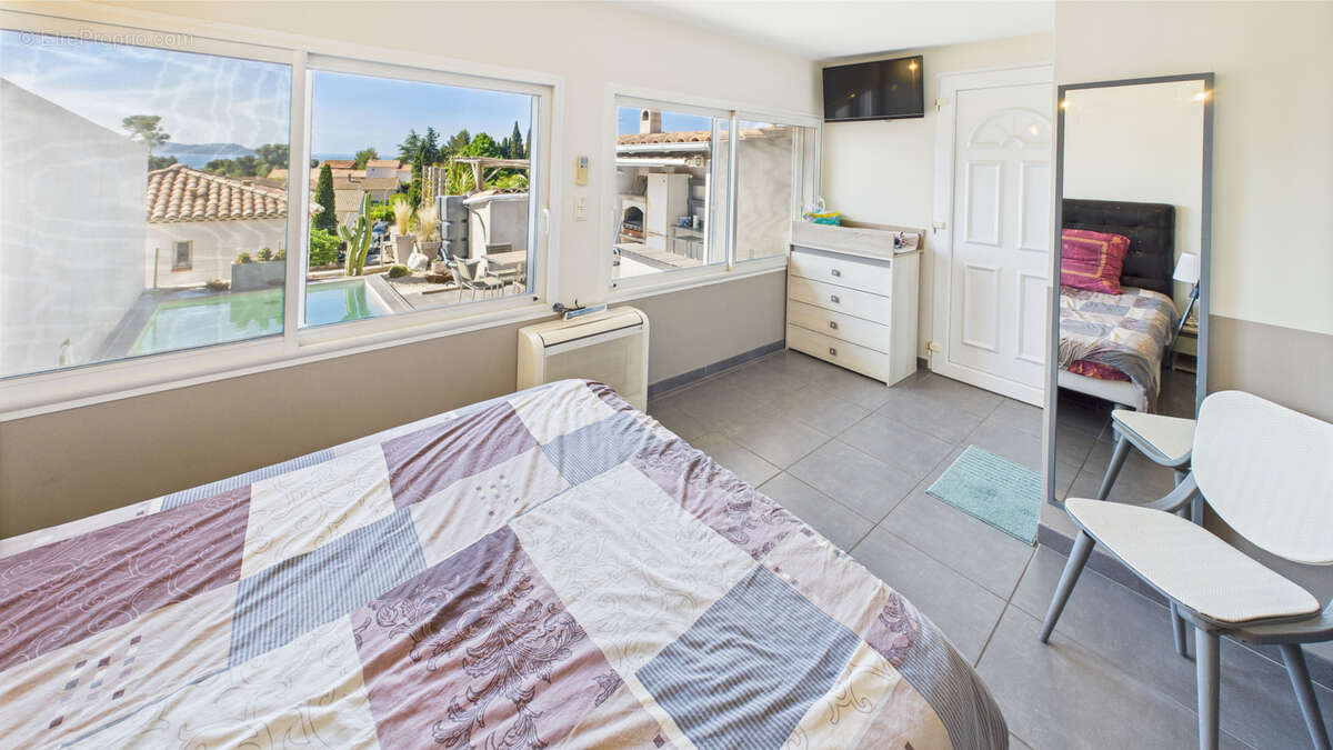 Maison à CARQUEIRANNE