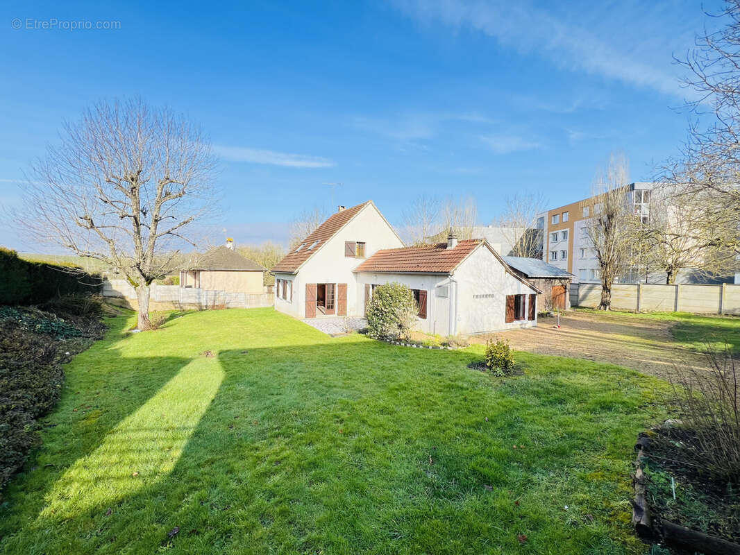 Maison à AUNAY-SOUS-AUNEAU