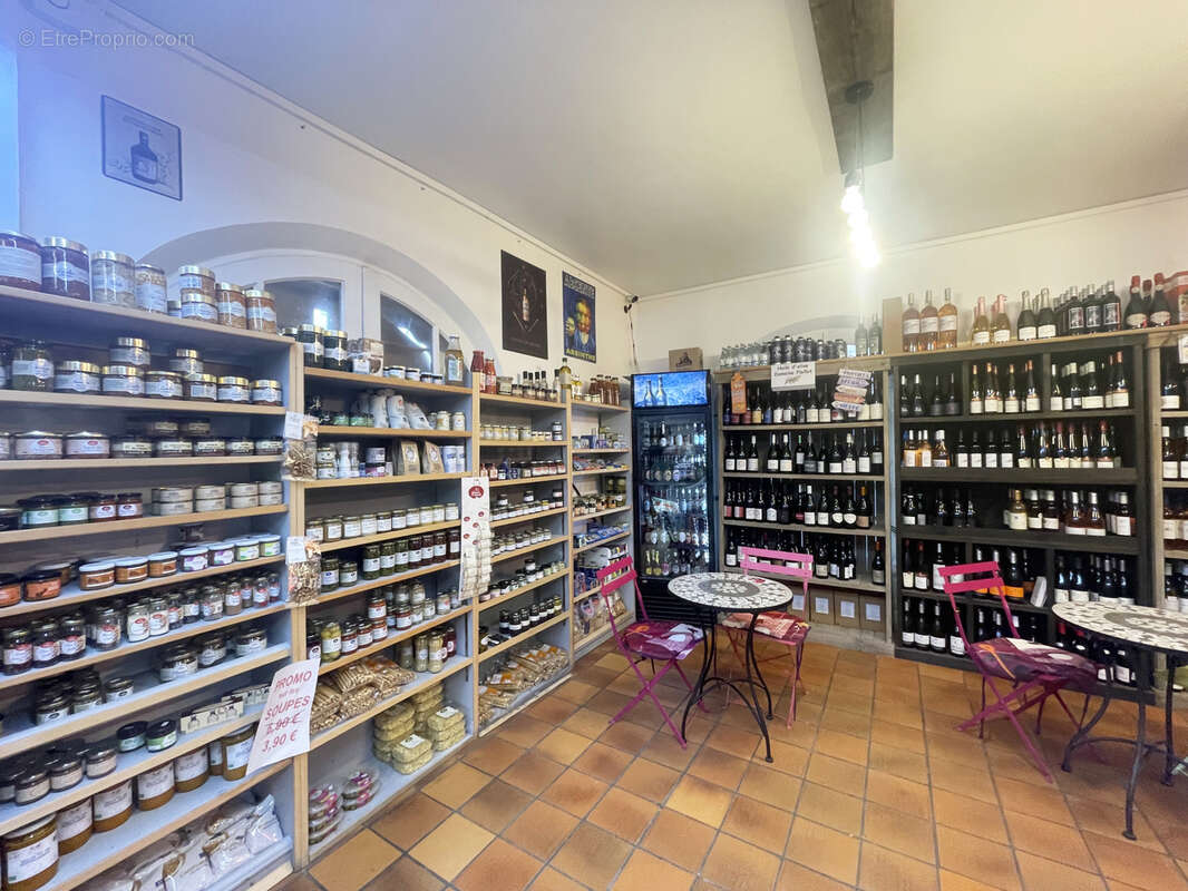 Commerce à LA GARDE-ADHEMAR