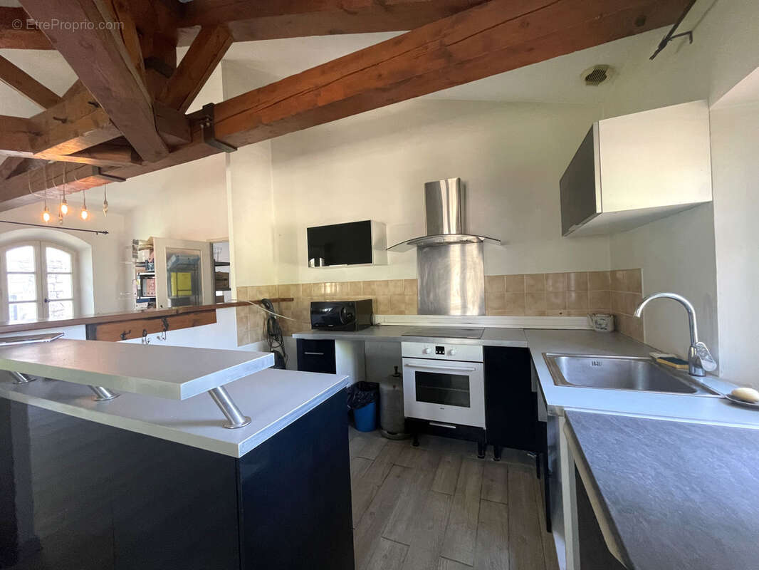 Commerce à LA GARDE-ADHEMAR