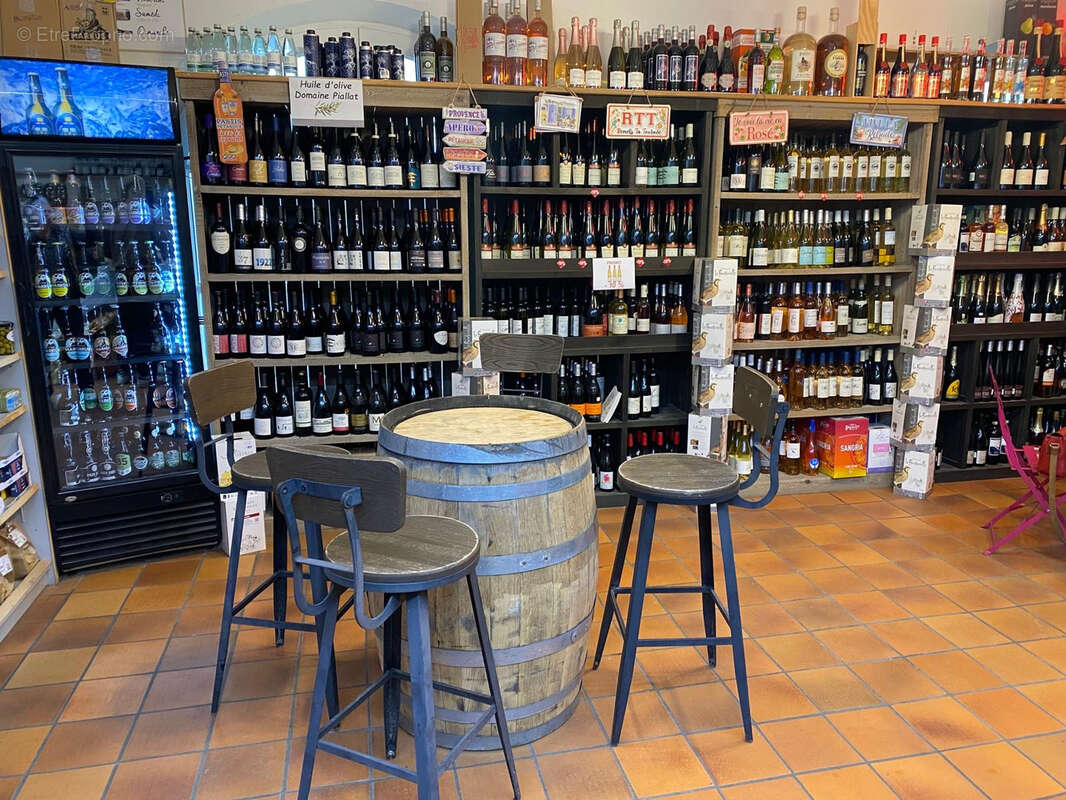 Commerce à LA GARDE-ADHEMAR