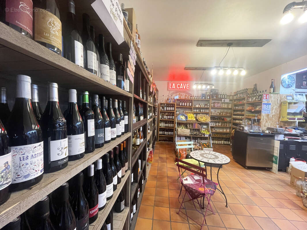 Commerce à LA GARDE-ADHEMAR