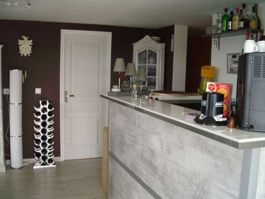 Maison à LE LAC-D&#039;ISSARLES