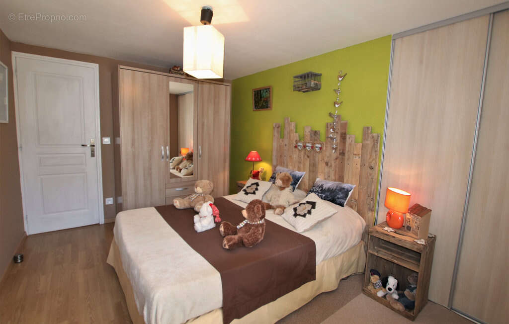 Maison à LE LAC-D&#039;ISSARLES