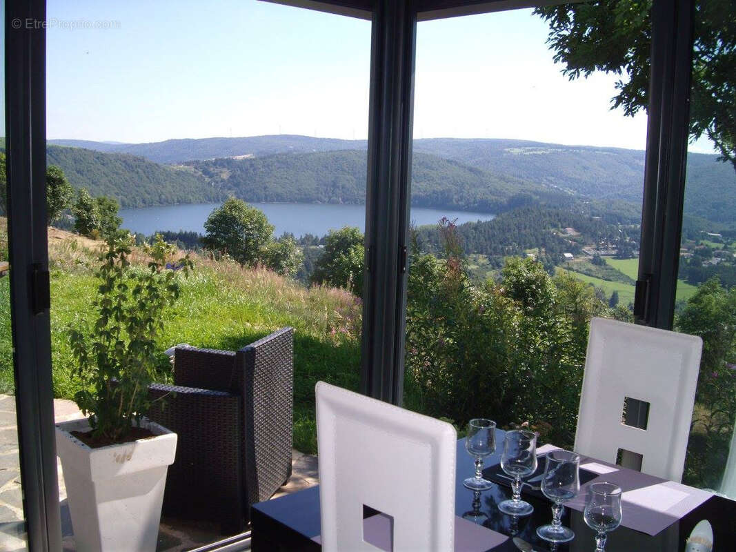 Maison à LE LAC-D&#039;ISSARLES