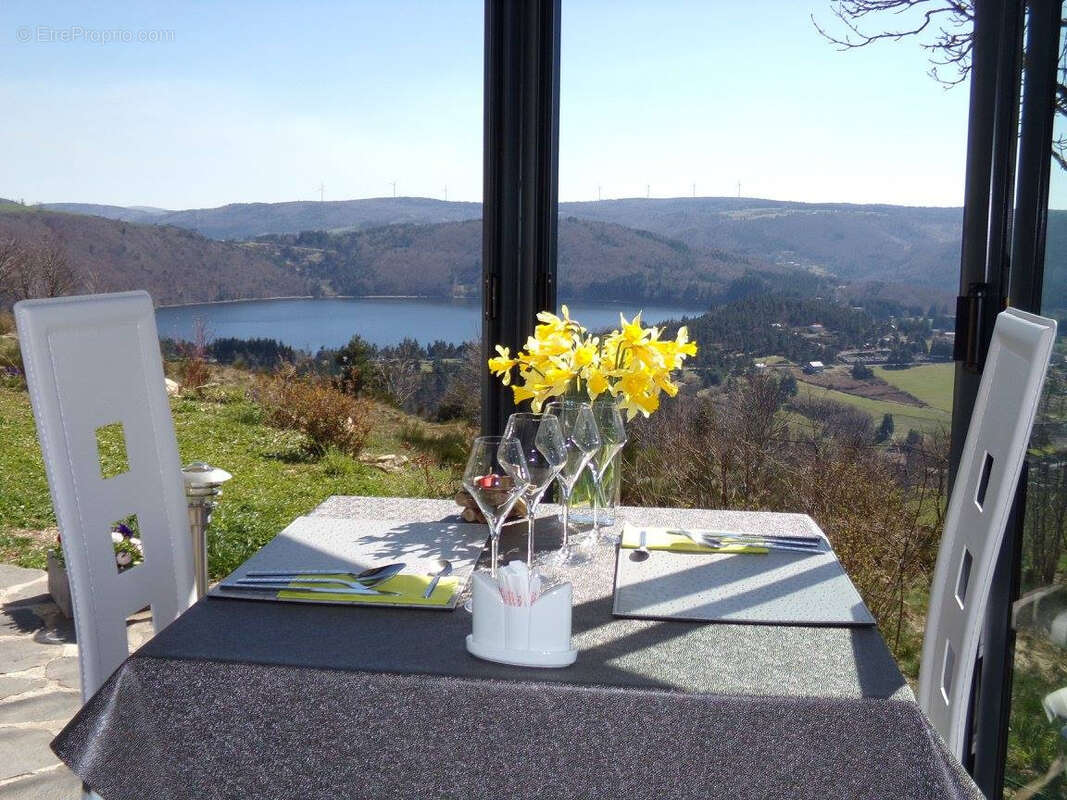 Maison à LE LAC-D&#039;ISSARLES