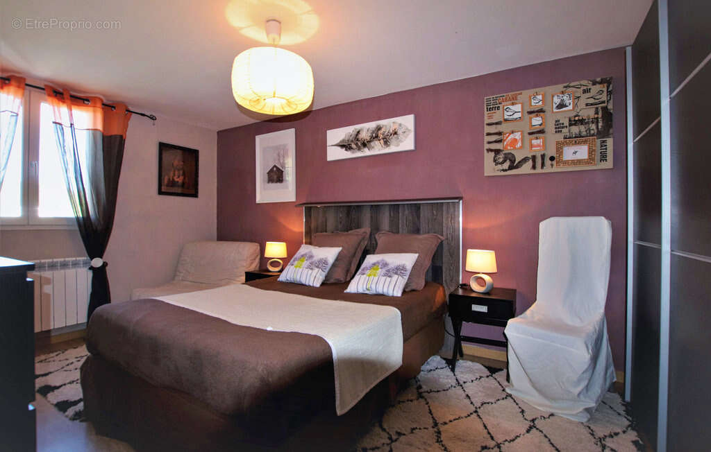 Maison à LE LAC-D&#039;ISSARLES