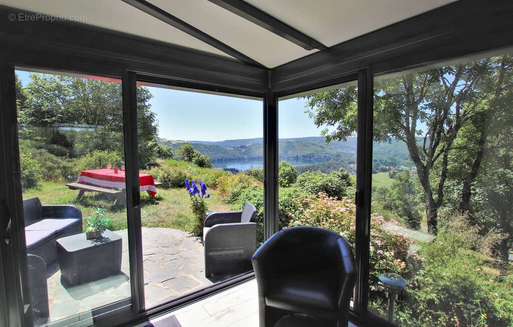 Maison à LE LAC-D&#039;ISSARLES