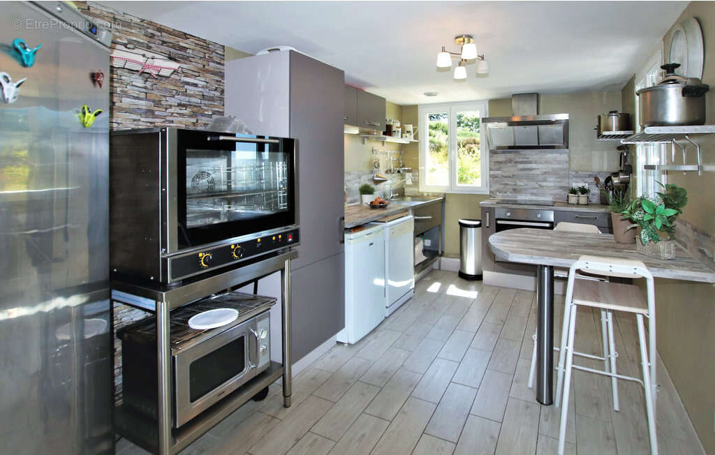 Maison à LE LAC-D&#039;ISSARLES