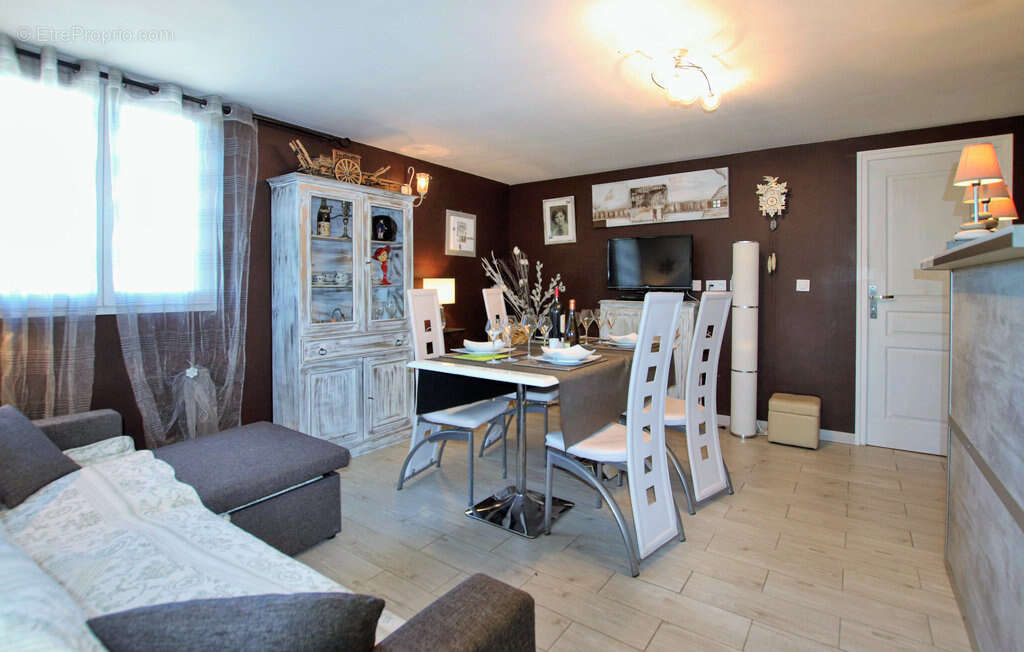 Maison à LE LAC-D&#039;ISSARLES