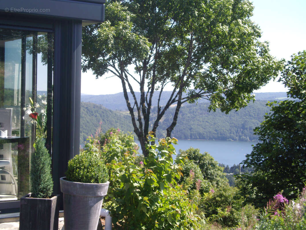 Maison à LE LAC-D&#039;ISSARLES