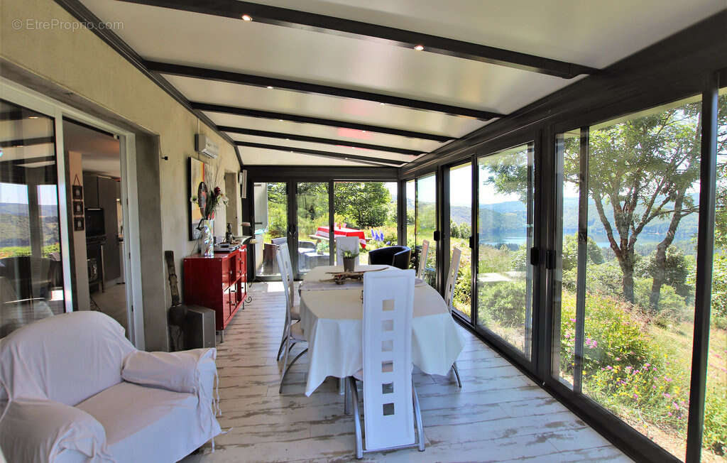 Maison à LE LAC-D&#039;ISSARLES