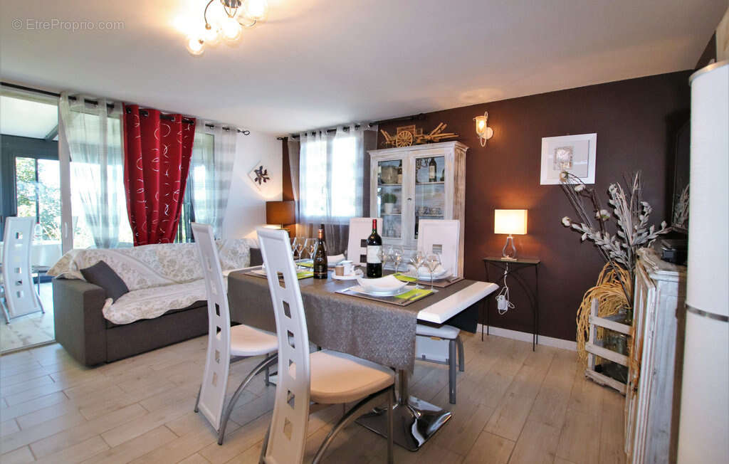 Maison à LE LAC-D&#039;ISSARLES