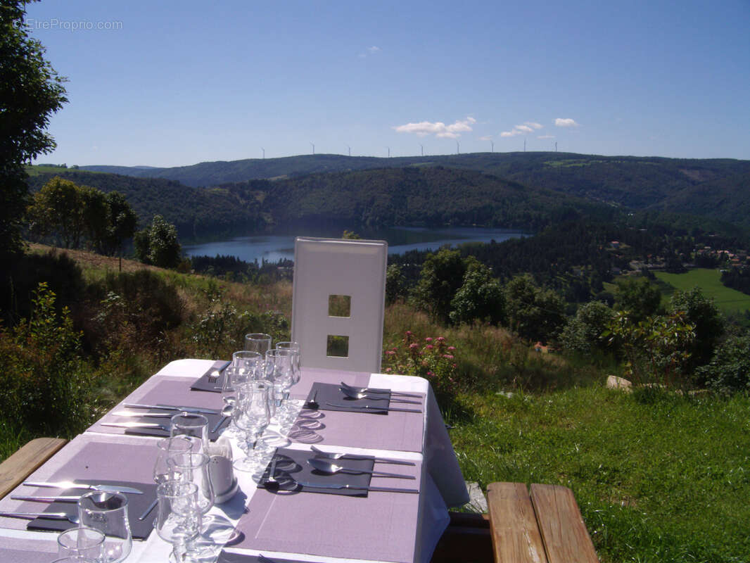 Maison à LE LAC-D&#039;ISSARLES