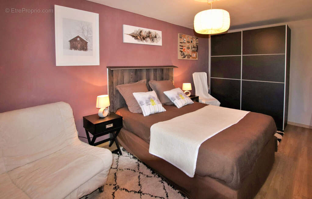 Maison à LE LAC-D&#039;ISSARLES