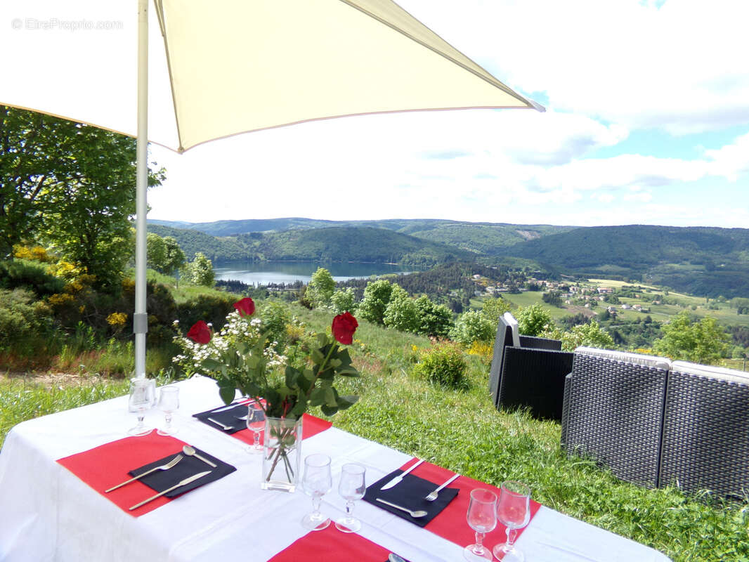 Maison à LE LAC-D&#039;ISSARLES