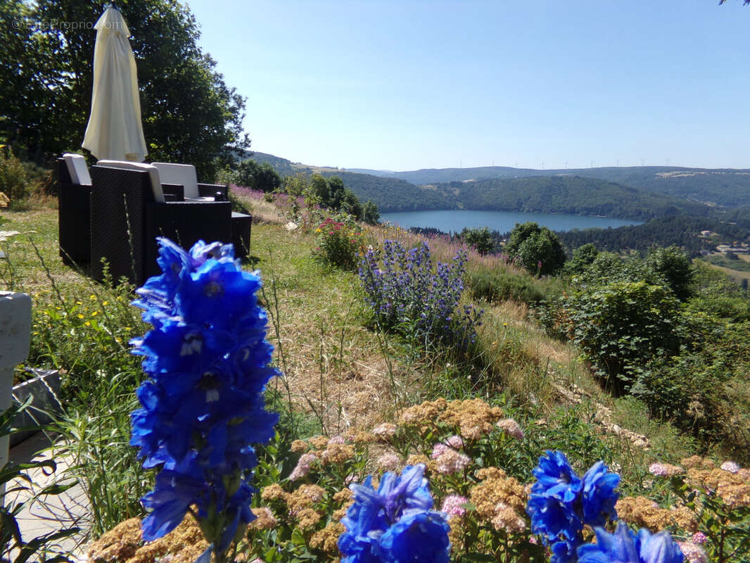 Maison à LE LAC-D&#039;ISSARLES