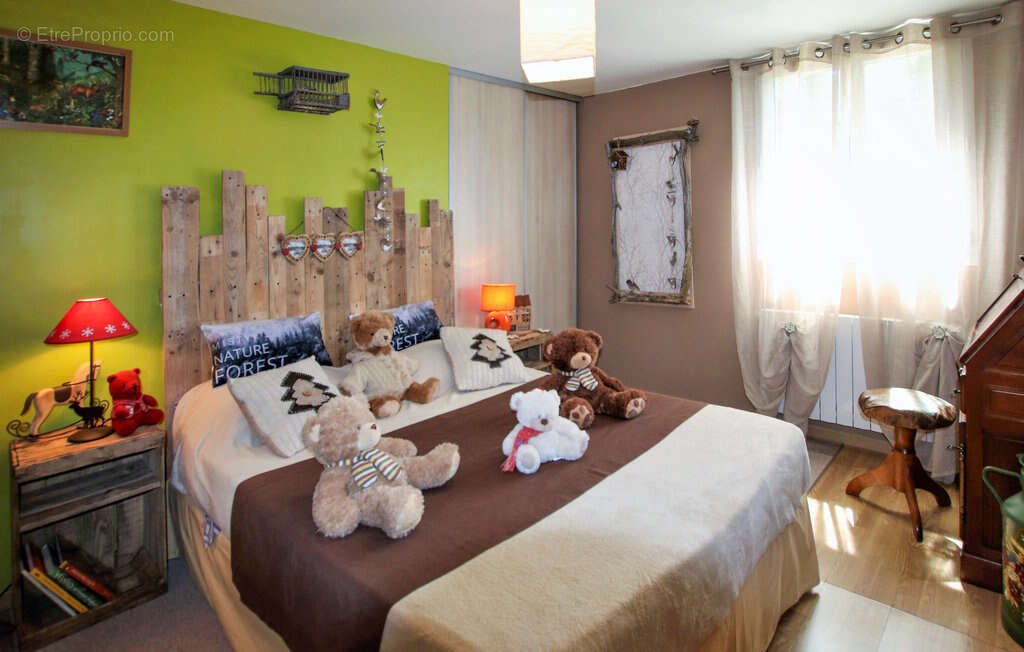 Maison à LE LAC-D&#039;ISSARLES