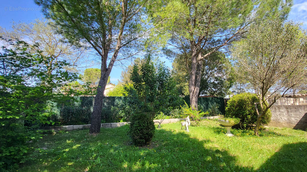 Maison à LA CALMETTE