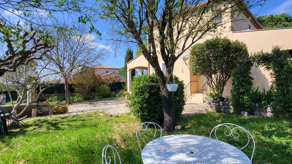 Maison à LA CALMETTE