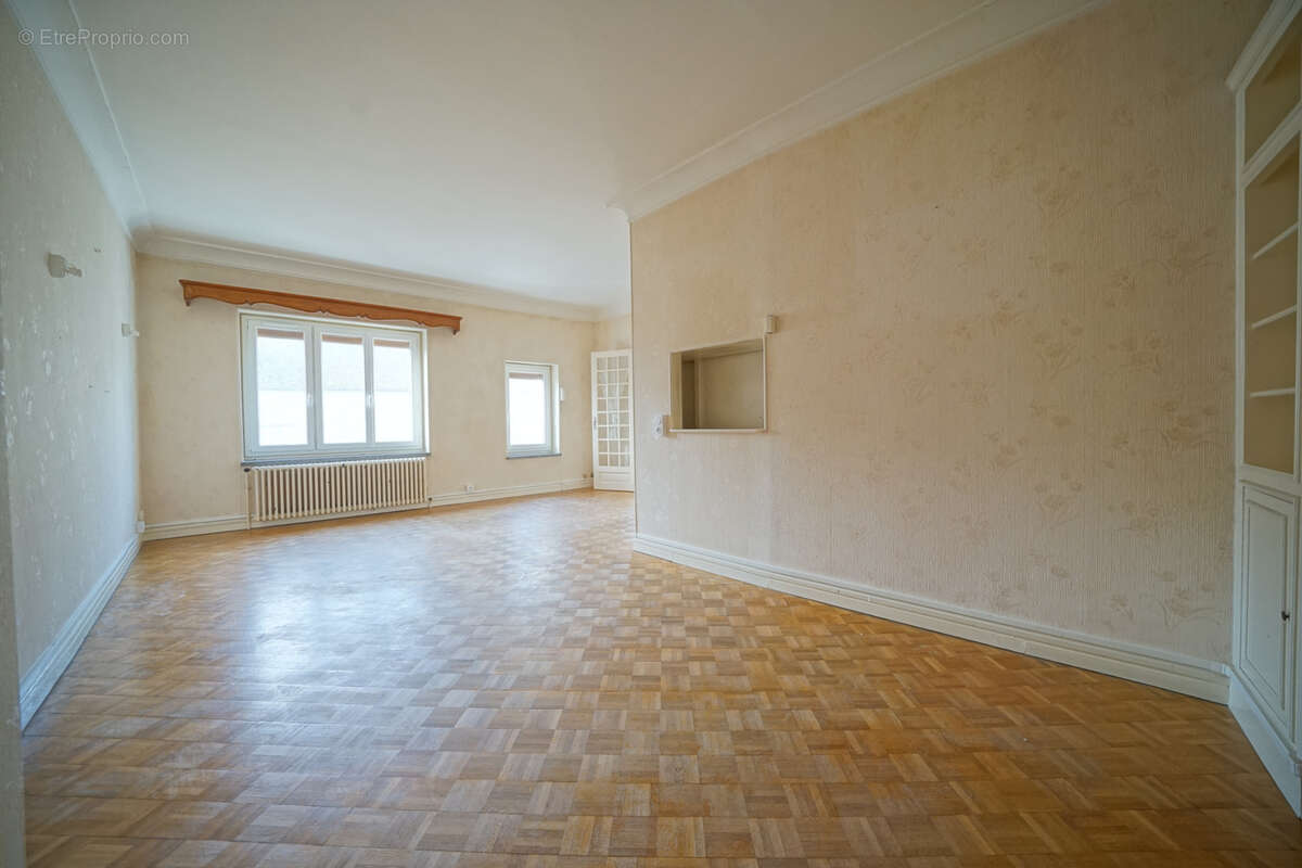 Maison à NEAUPHLE-LE-CHATEAU