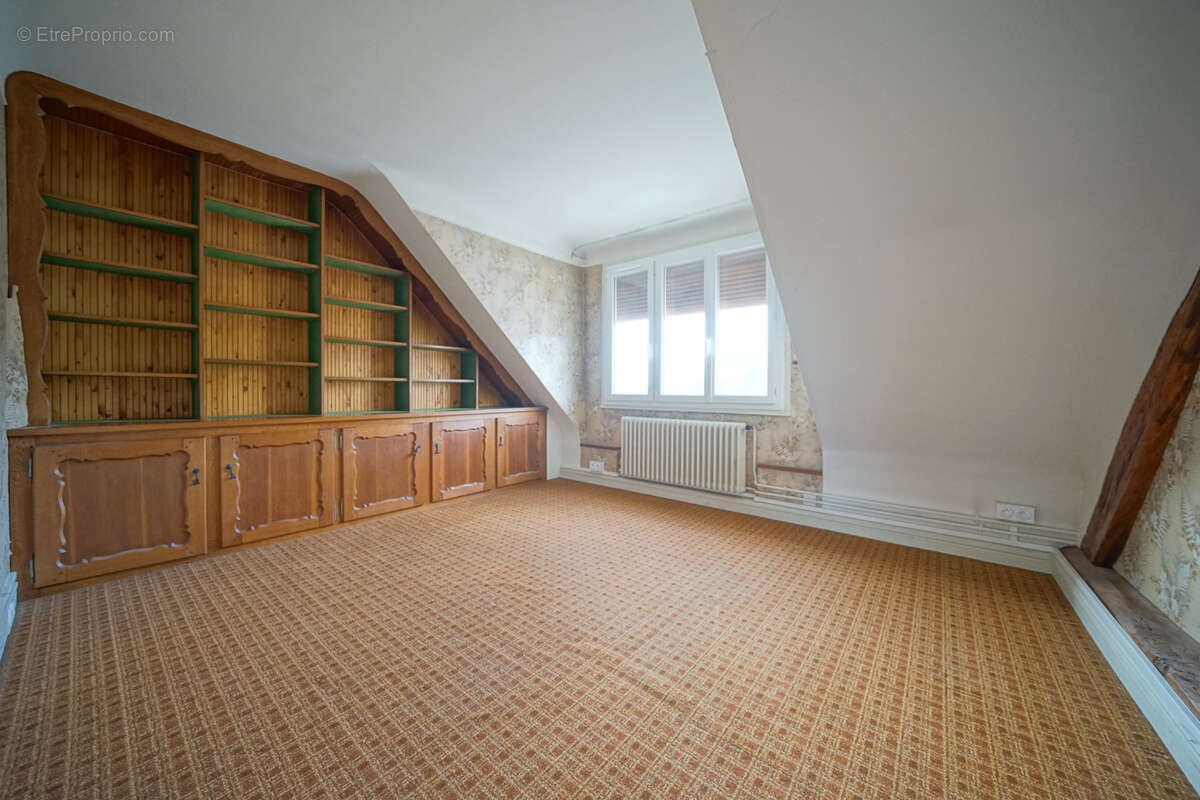 Maison à NEAUPHLE-LE-CHATEAU