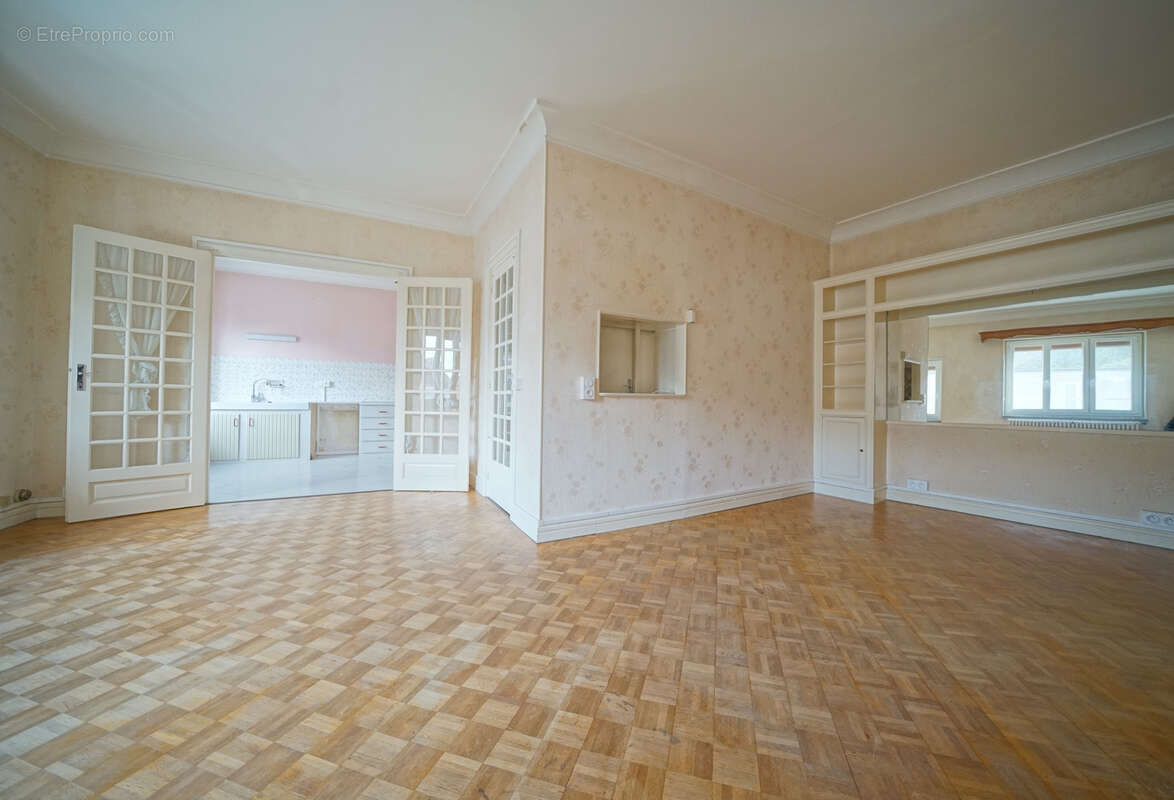 Maison à NEAUPHLE-LE-CHATEAU