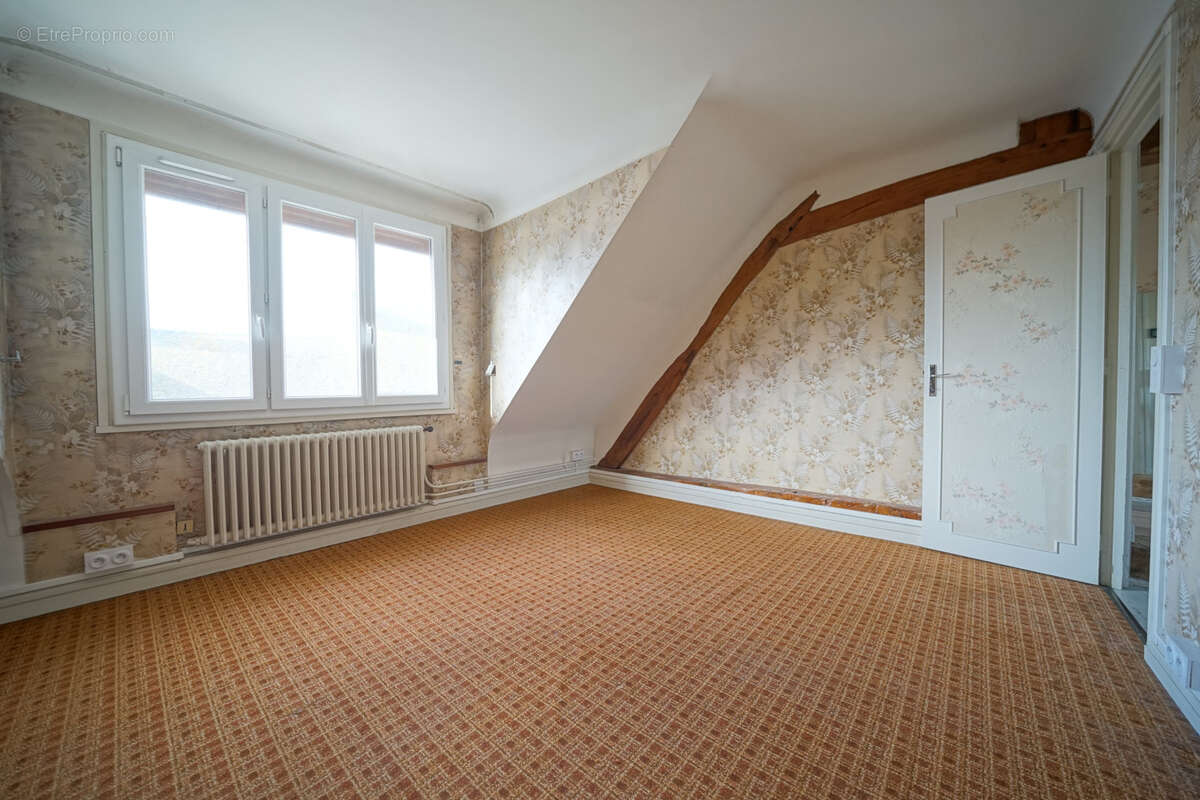 Maison à NEAUPHLE-LE-CHATEAU