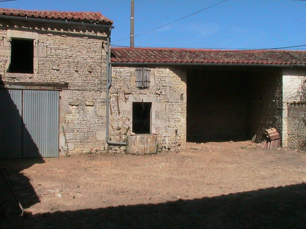 Maison à LA FOYE-MONJAULT