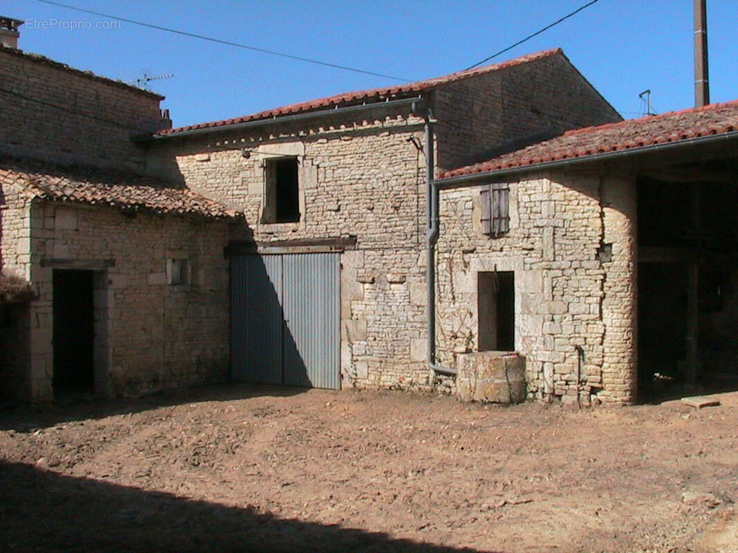 Maison à LA FOYE-MONJAULT