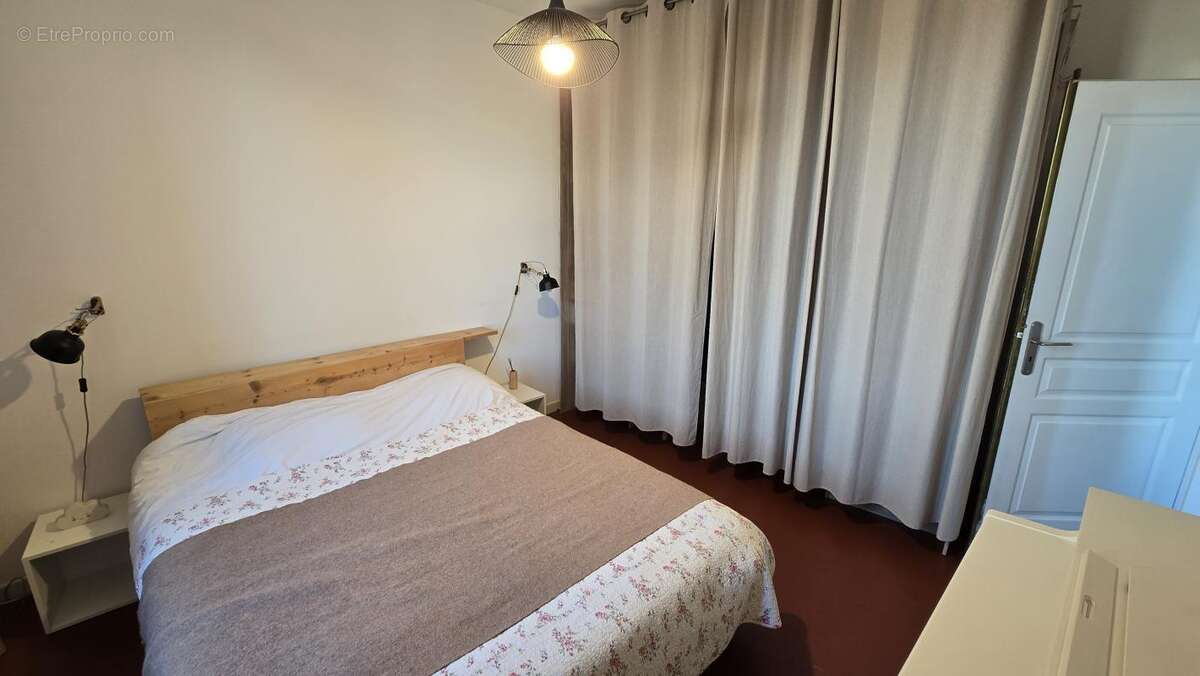 Maison à LA ROQUE-D&#039;ANTHERON