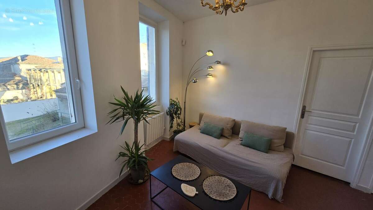 Maison à LA ROQUE-D&#039;ANTHERON